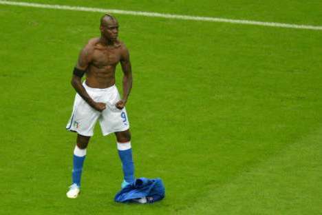 Euro 2012: Alemanha-Itália - Balotelli sem camisola