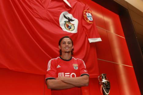 Fejsa apresentado no Benfica