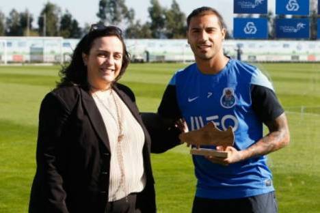 Ricardo Quaresma recebe prémio de MVP no FC Porto