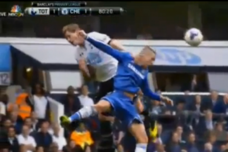 Vídeo: Fernando Torres expulso no Tottenham-Chelsea