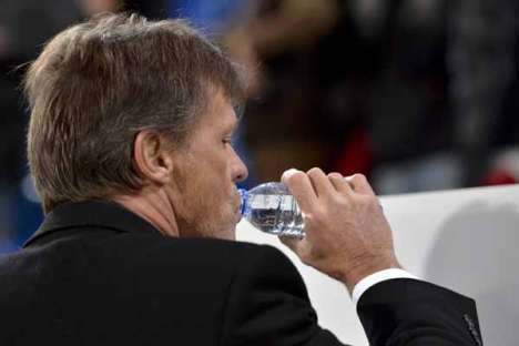 Franky Vercauteren bebe água (Sporting)