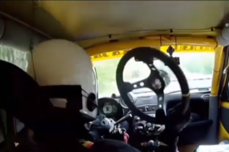 Vídeo: ficou com o volante na mão