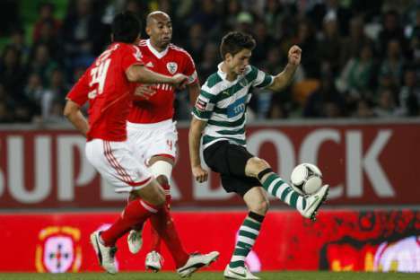Sporting-Benfica (09/04/12): foto 17 - Van Wolfswinkel vs Garay e Luisão